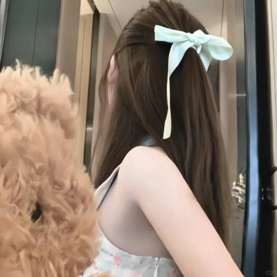 公园里的女孩 海报